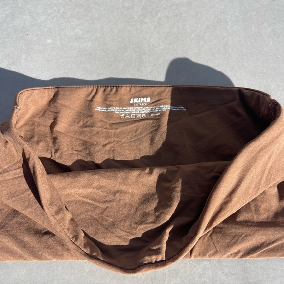 SKIMS FITS EVERYBODY BANDEAU | JASPER - Picture 4 of 4